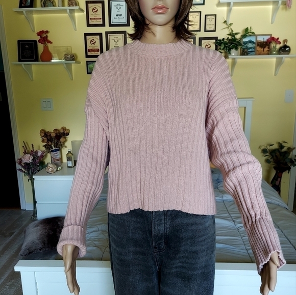 AEO Cropped Crew Neck Knit Sweater - Picture 2 of 13